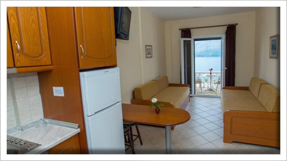 Blue Bay Apartments Sívota Buitenkant foto